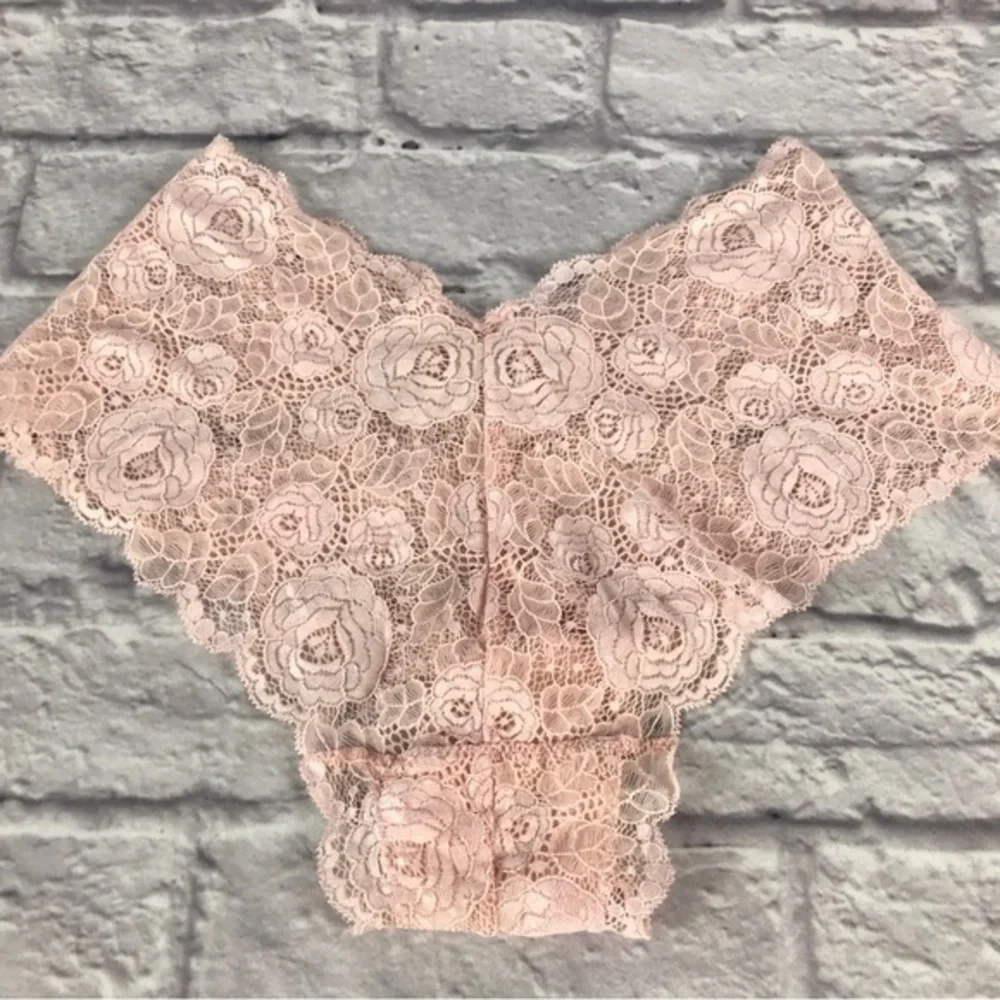 Victoria’s Secret Vintage Rose Pattern Lace‎ Tanga Panty Powder Pink size M